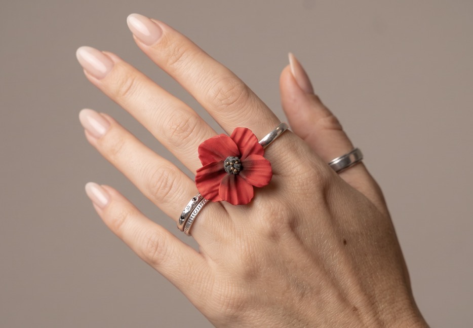 Anillo marga amapola